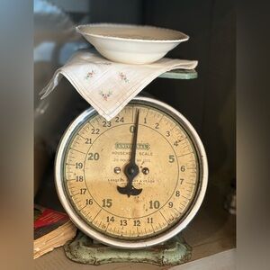 Vintage Universal Household Scale. Landers Frary Clark.  Green Patina *No Glass